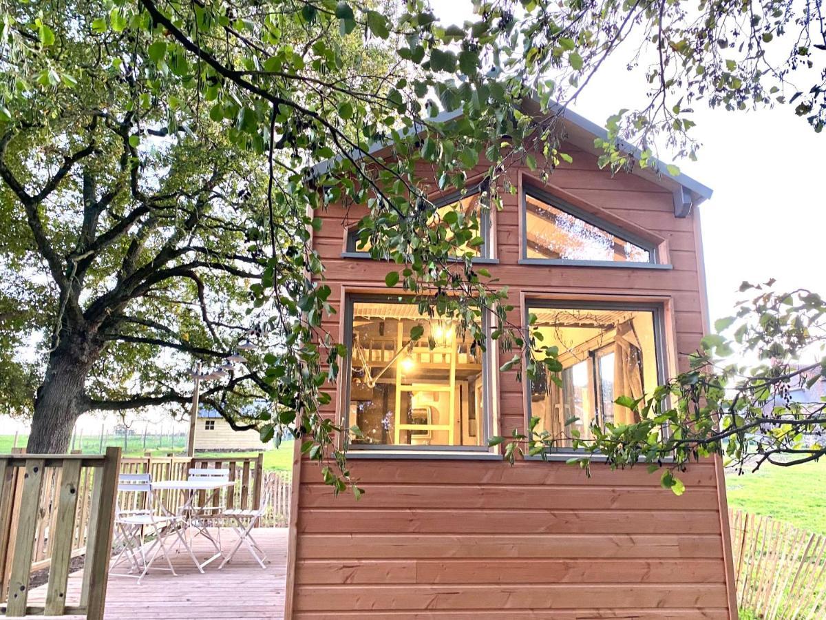 Jolie Tiny House Sous Les Grands Arbres Cholet Exterior foto
